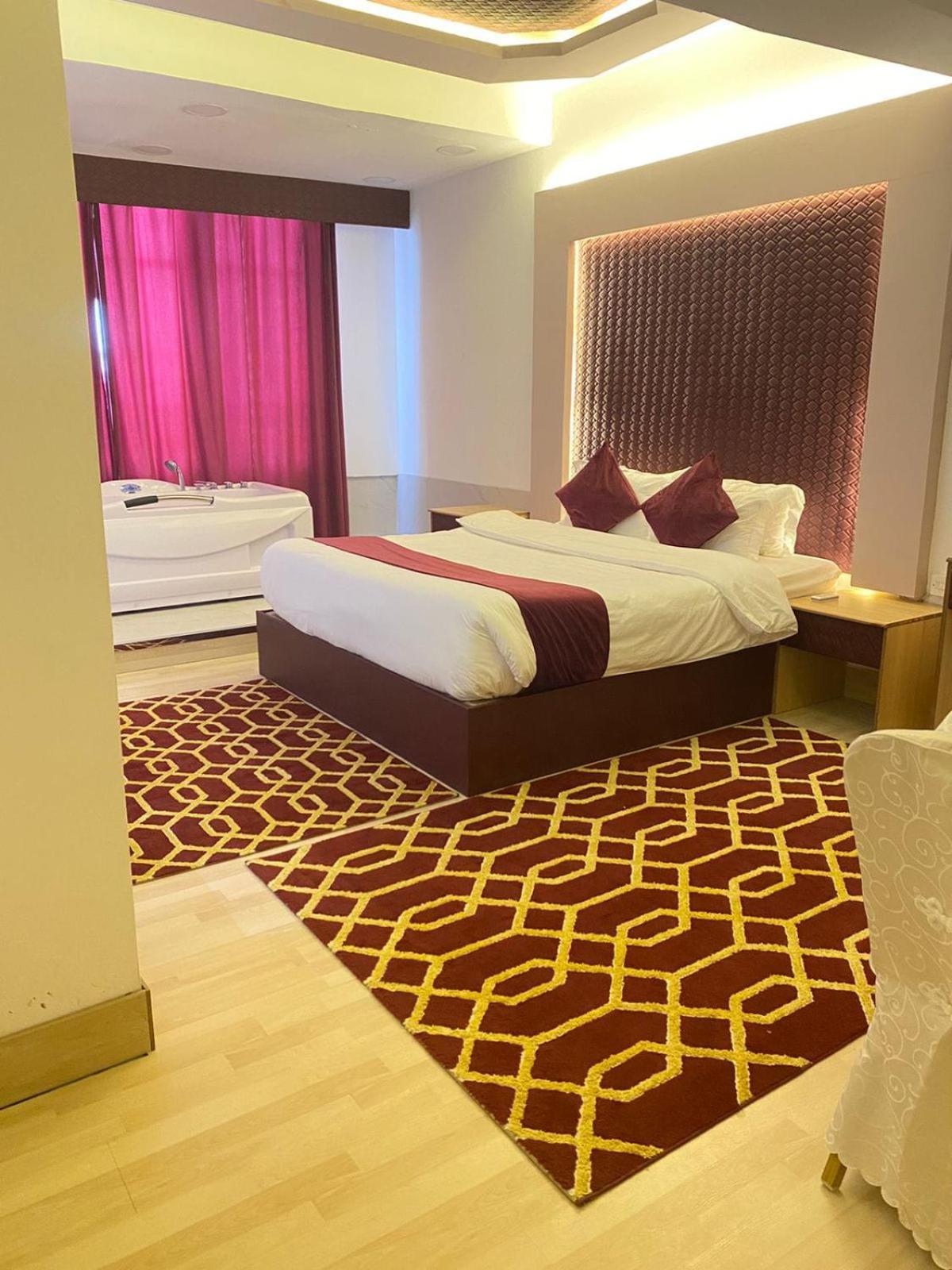 Al Hussam Hotel Apartments Rusayl エクステリア 写真