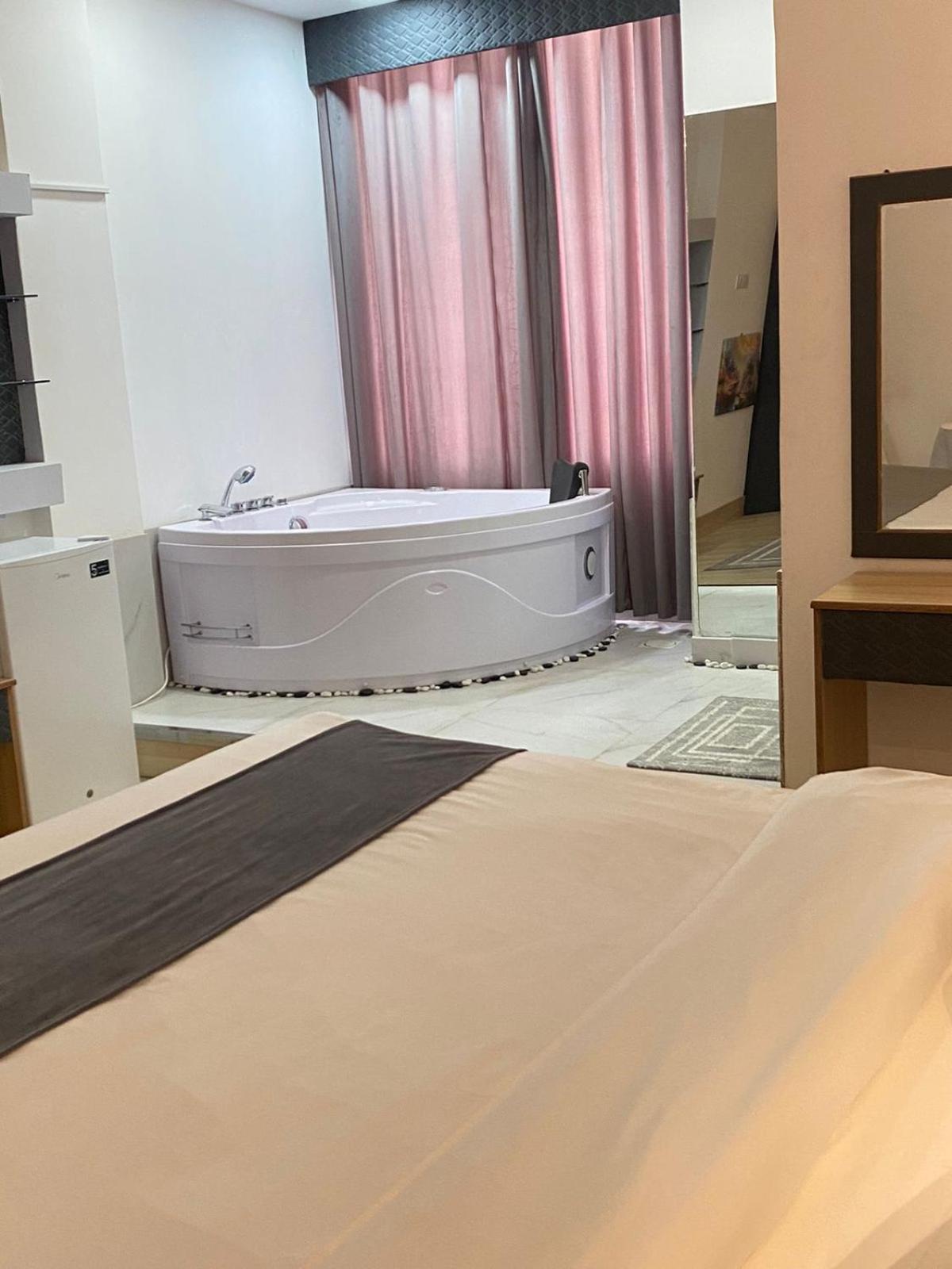 Al Hussam Hotel Apartments Rusayl エクステリア 写真